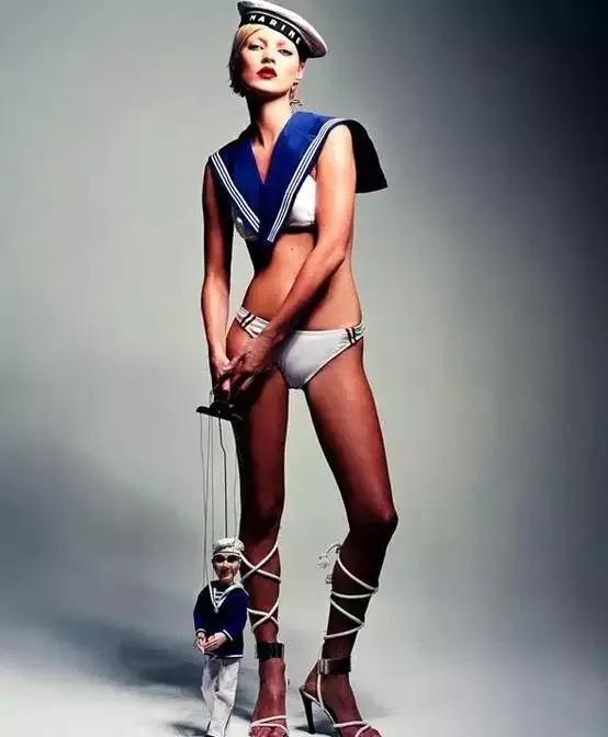 体重41kg的她，*翻推**了梦露性感丰腴的审美革命，成划时代流行符号