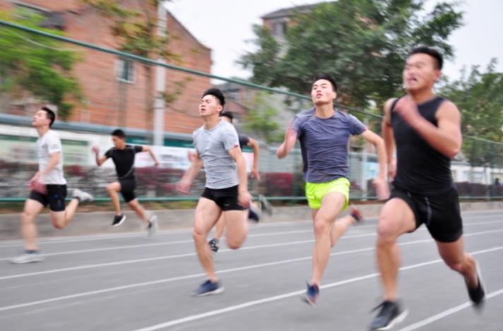 北体男大学生打疫苗,北体男生接种疫苗