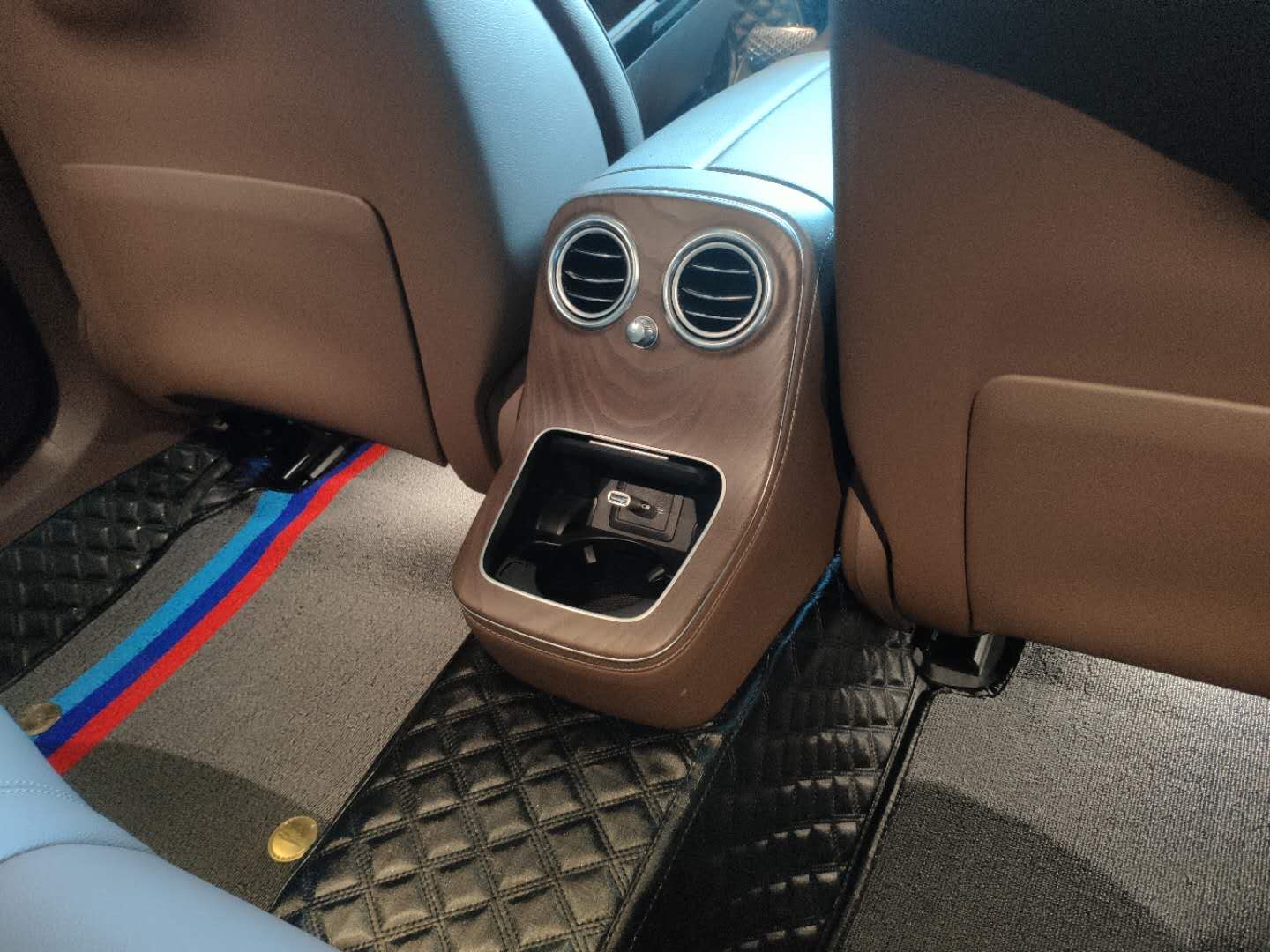 青岛奔驰e级2024,奔驰e级改装柏林之声价位