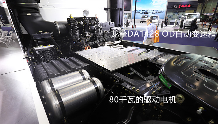 内饰很科幻的商务车,科幻感内饰