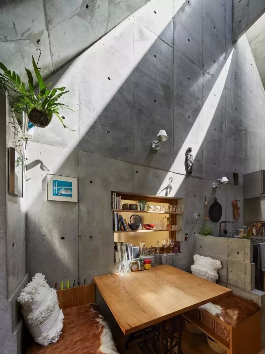 耗资80万建造豪宅出租给退休夫妇,她用14年建400平米花园