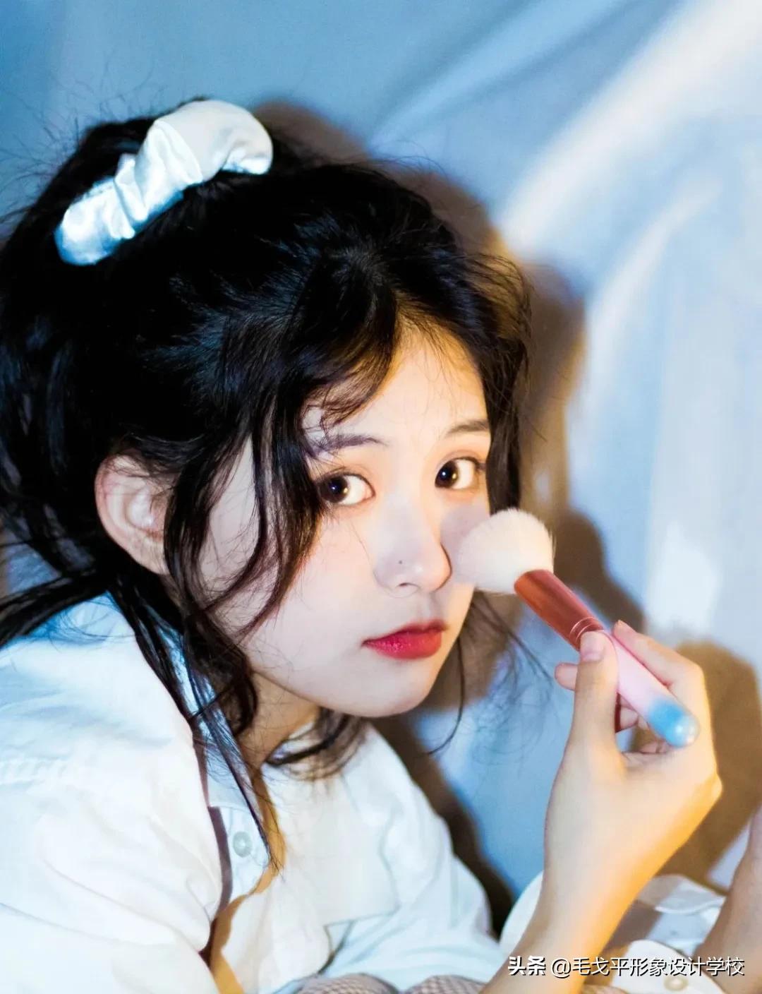 女明星是怎样处理脸上的痣,圆脸如何点痣好看