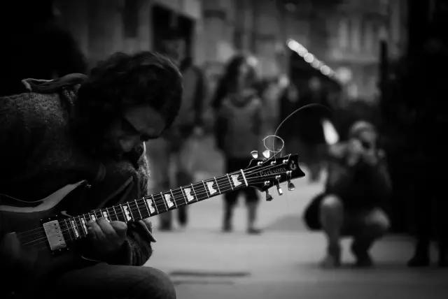 如何学习吉他速度快，正确练习吉他方法又是什么？