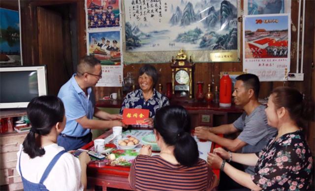 “兵王”王忠心：妻子“笑话”只长胡子不长职位，退役后过得如何