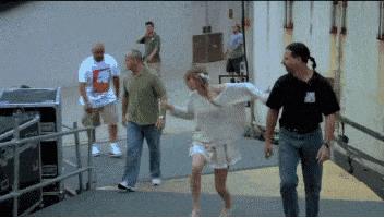 喝醉了，在表妹家睡，隔天表妹脸红地说：以后别来了