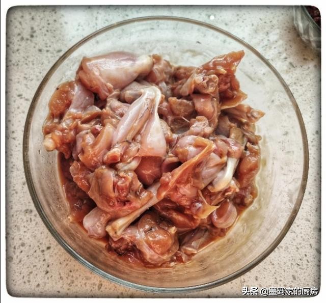 分享一道美味牛蛙的做法,不一样的牛蛙的做法