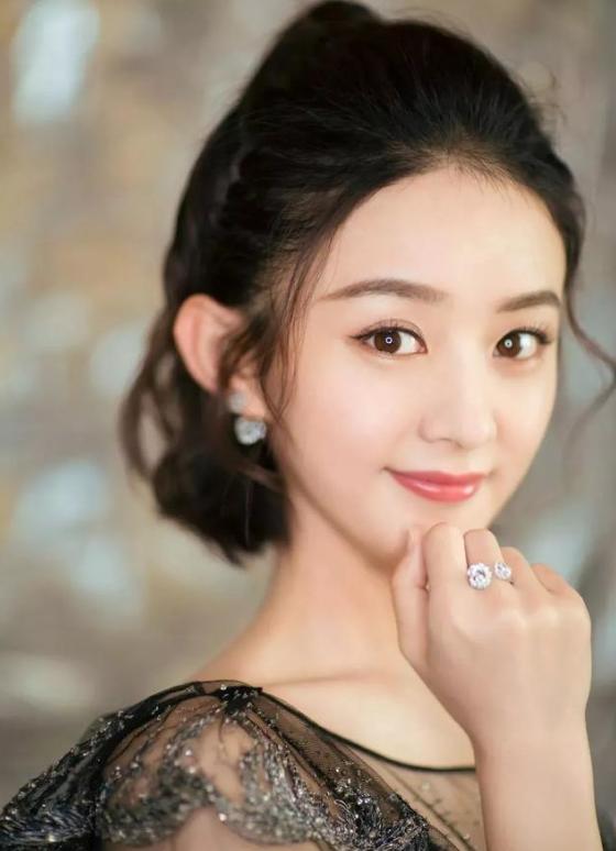 别人在逆袭变美，她却把从“公主感”到土气的造型雷区全踩了一遍