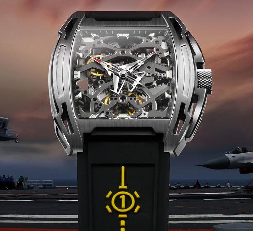 “中国芯”机械表上手，将指针设计成舰载机模样，氙气灯品味出众