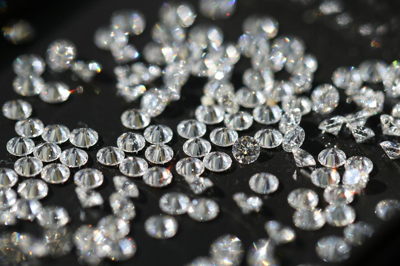 一般买什么样的钻戒比较好,现在买什么牌子的钻戒比较好