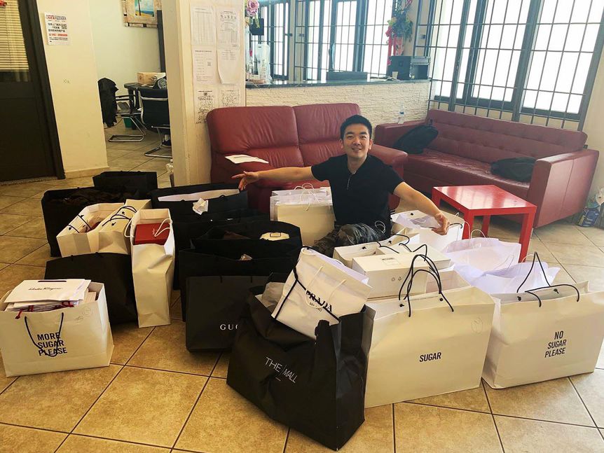 留学生美国做直播卖货,靠一部手机暴富后却休了学,美国人看不懂