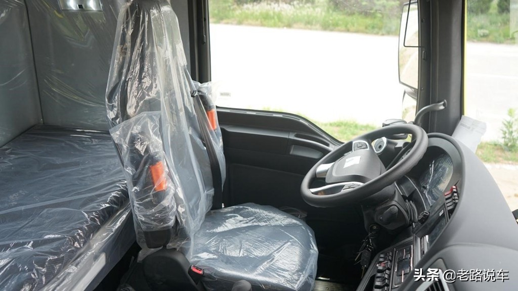 汕德卡2020款经典版驾驶室,汕德卡奢华版2021款有什么配置