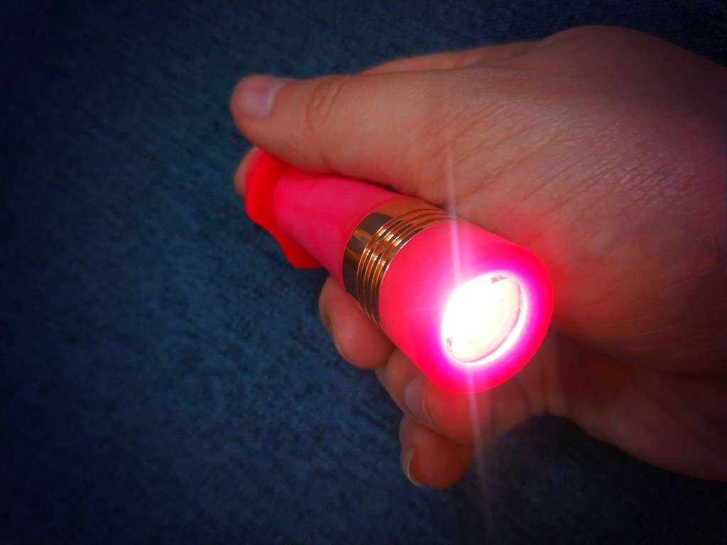 夜光电筒超亮,夜光电筒蓝光