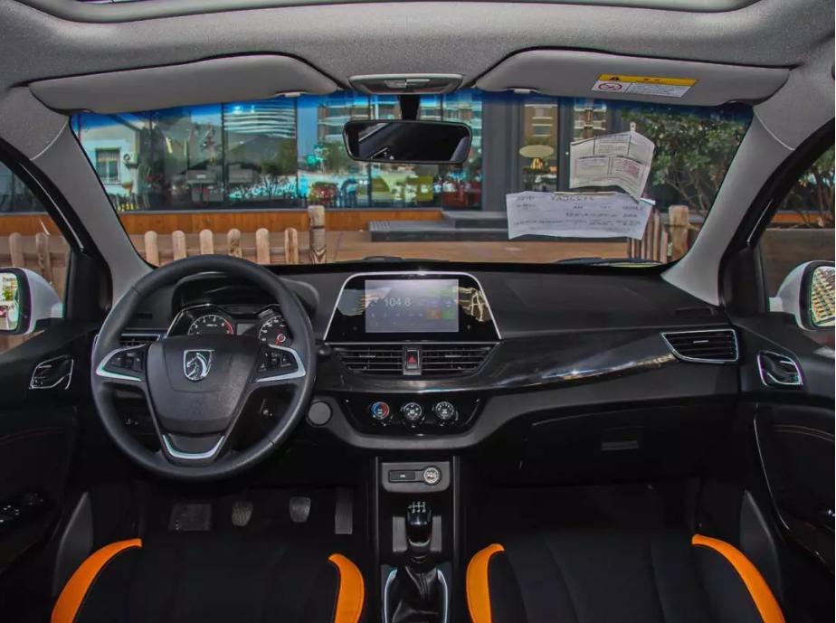 宝骏310对比长安奔奔哪个好,宝骏310与悦翔哪个省油