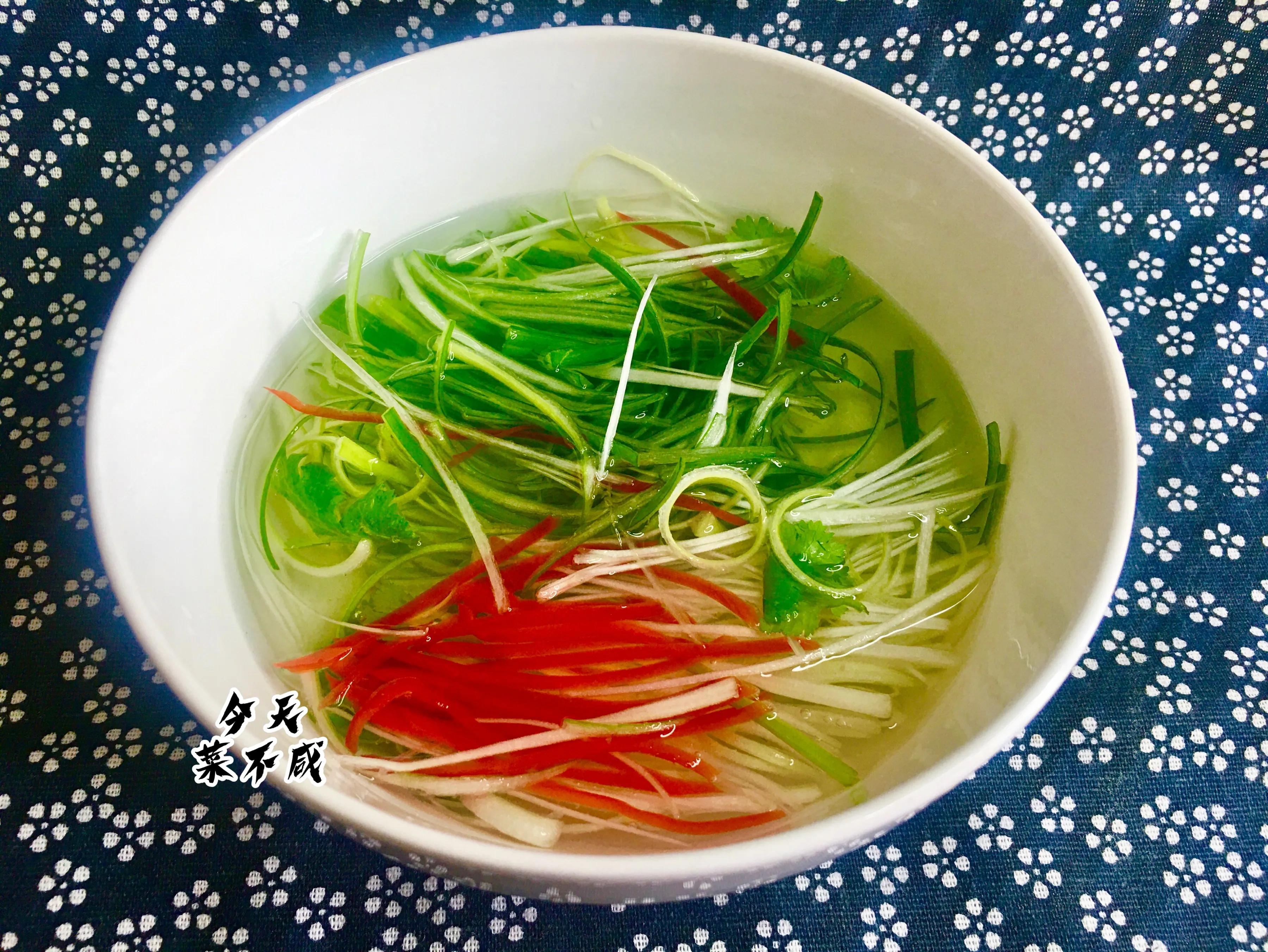 石斑鱼先倒蒸鱼豉油还是先泼油,清蒸鱼石斑鱼放什么调料