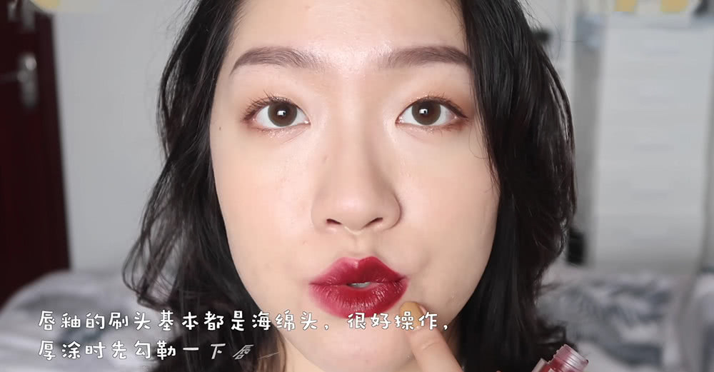 教大家一个正确涂口红的方法,新手涂口红手法