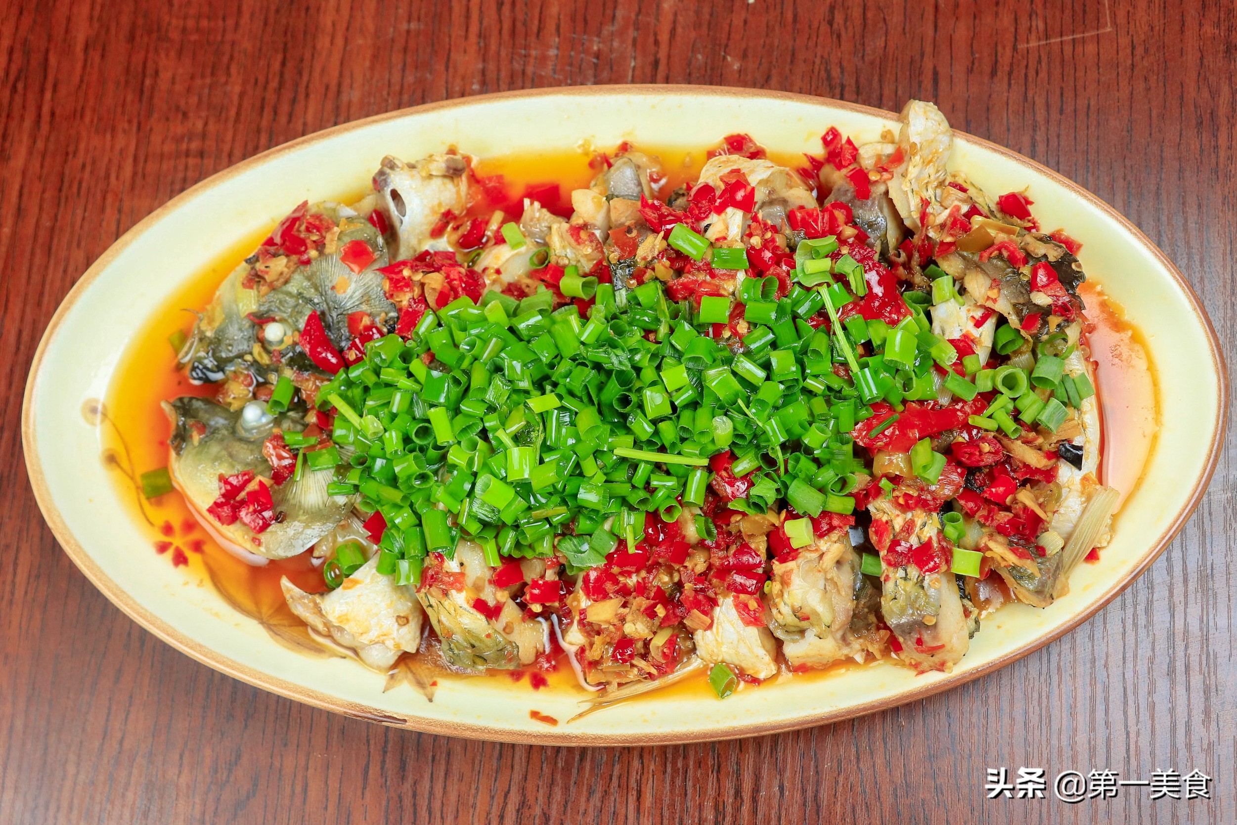 清蒸鱼怎样做鱼肉鲜嫩,五花肉不要红烧了放锅里蒸一蒸