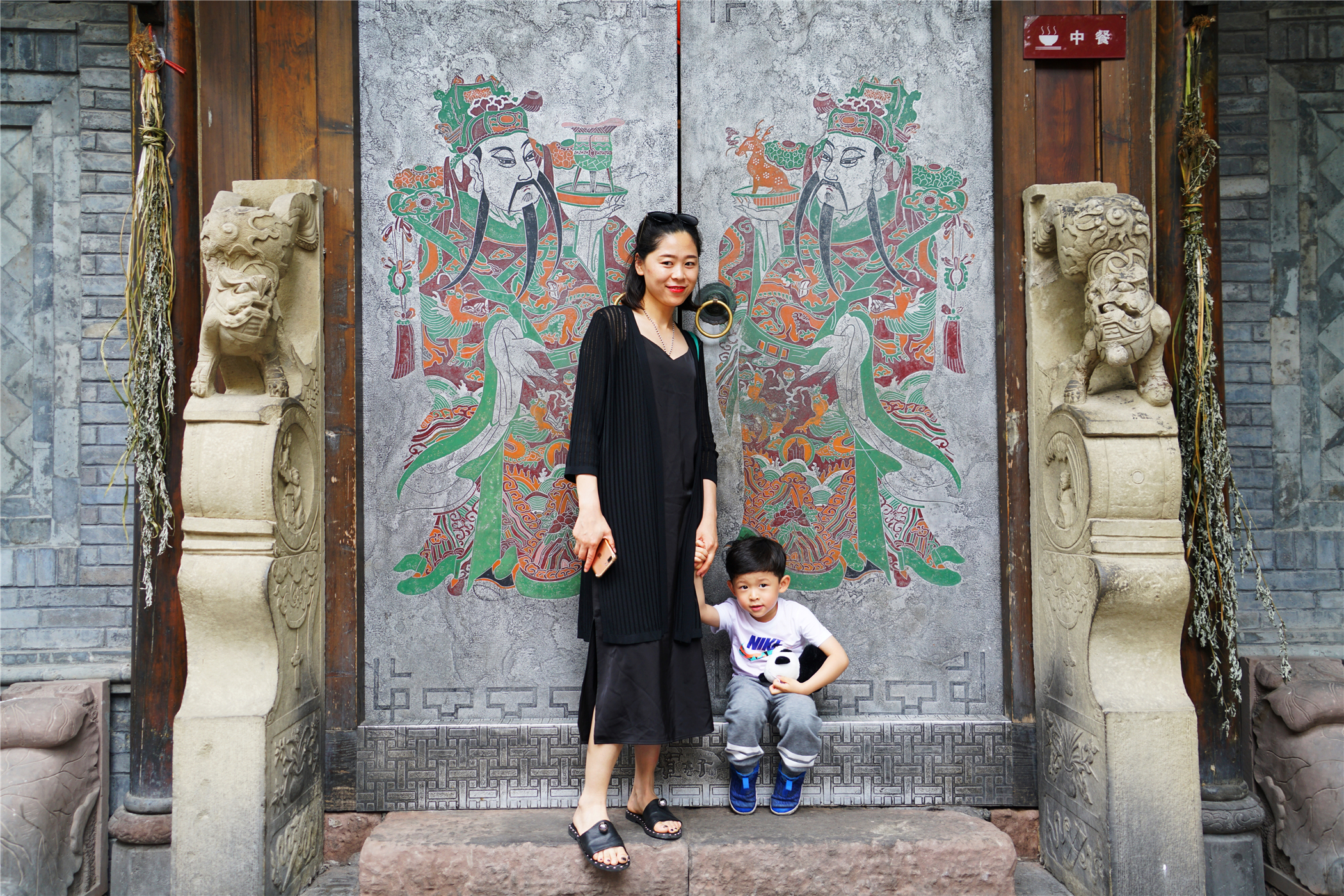 宽窄巷子寻觅成都最美街巷,成都宽窄巷子边