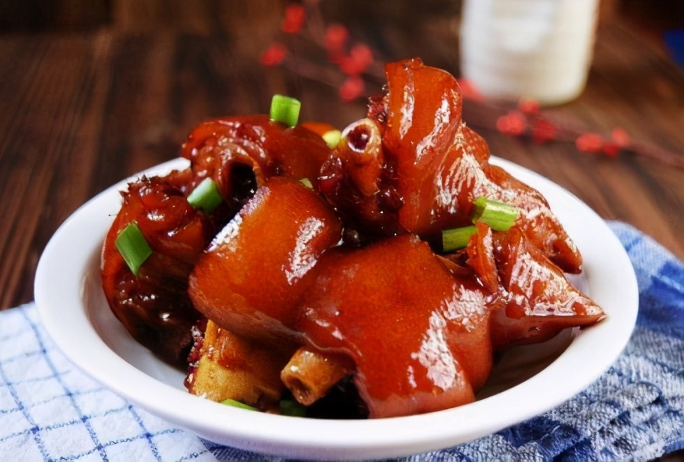 炖猪蹄怎么弄没有油,炖猪蹄用铁锅炖出来太硬怎么办