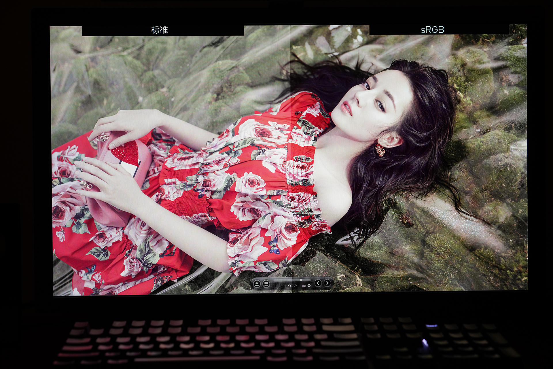 这套花费超过2W的桌面看起来是如此朴素