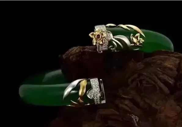 玉镯突然碎了是预兆什么,玉镯碎预示着什么