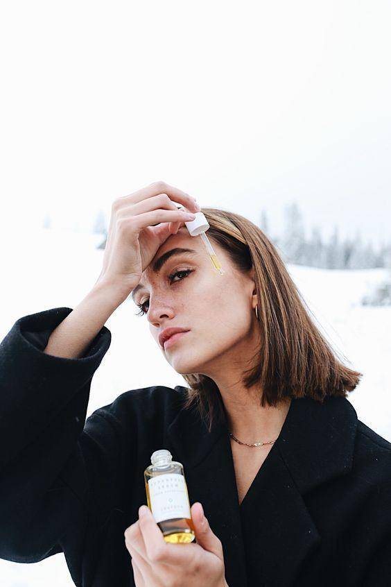 一直在美白却越来越黑的原因,为什么用了美白精华反而黑了