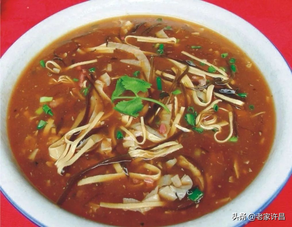 早餐店一块钱一碗的胡辣汤,排队的肉丸胡辣汤