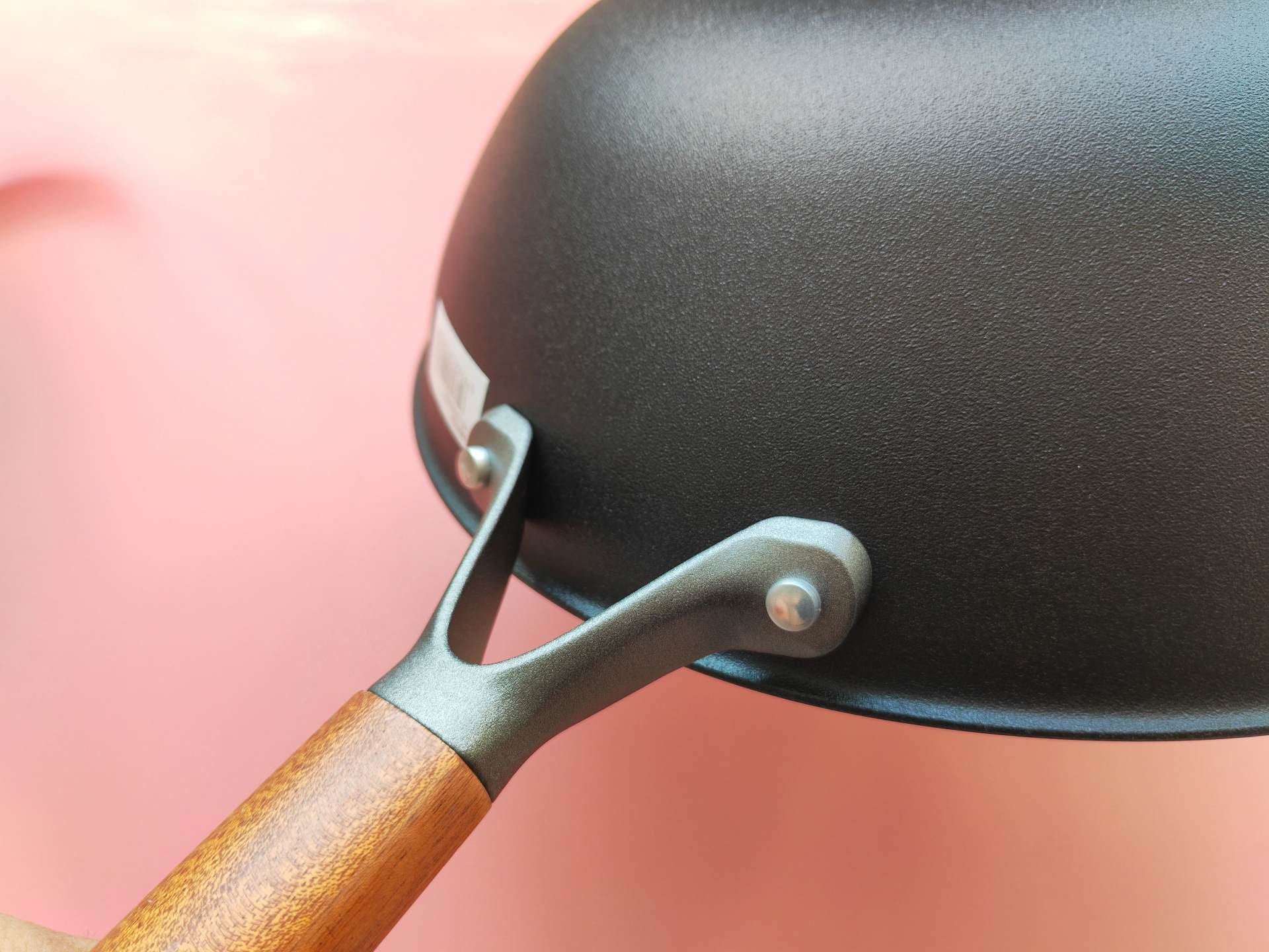 为了突破厨艺瓶颈,这个锅我背了,三禾窒氮轻铁锅使用体验