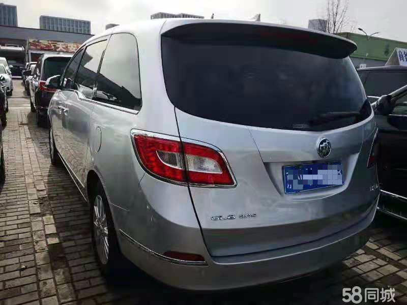 白色的家用车,白色的车价格高一点