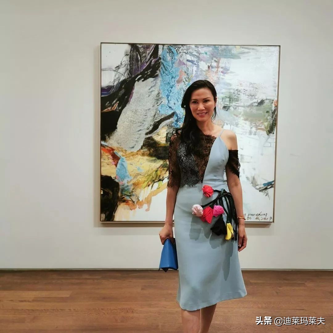 邓文迪怎么获得的百亿家产,49岁邓文迪与20岁男友