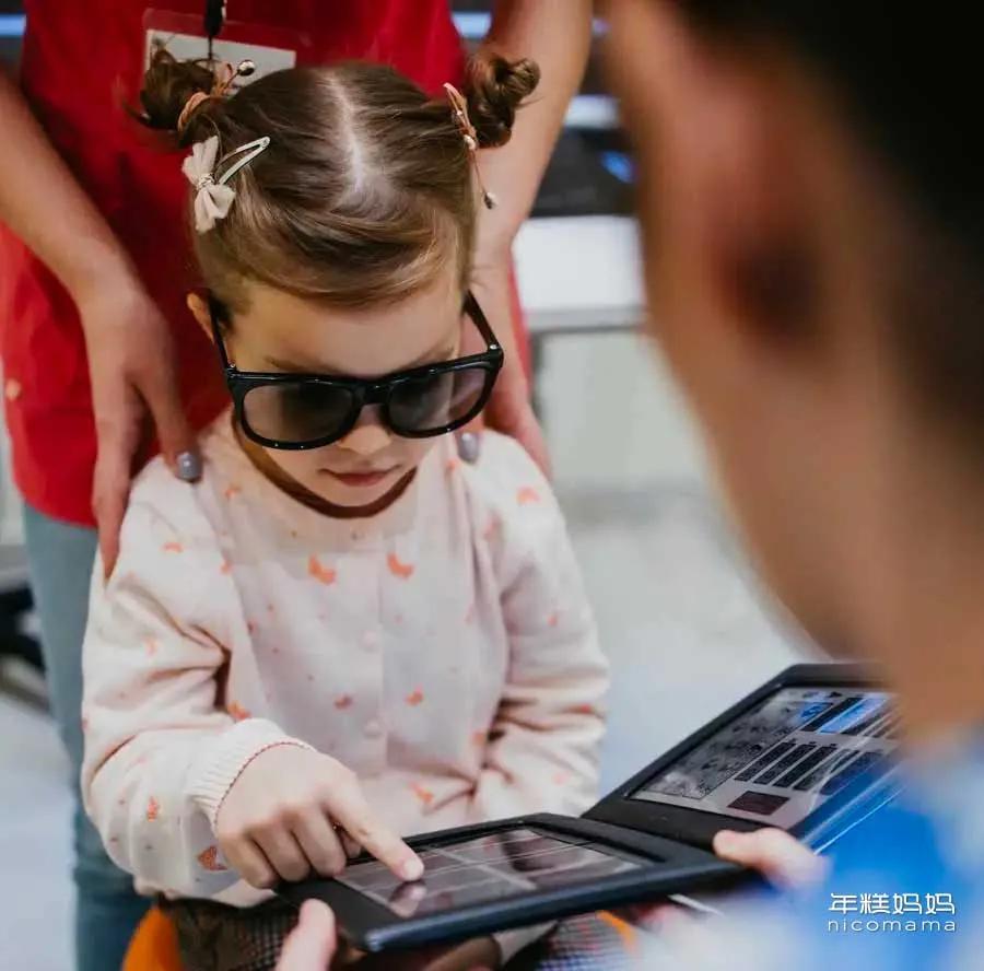 贾静雯女儿先天弱视,贾静雯女儿眼睛近视怎么治疗