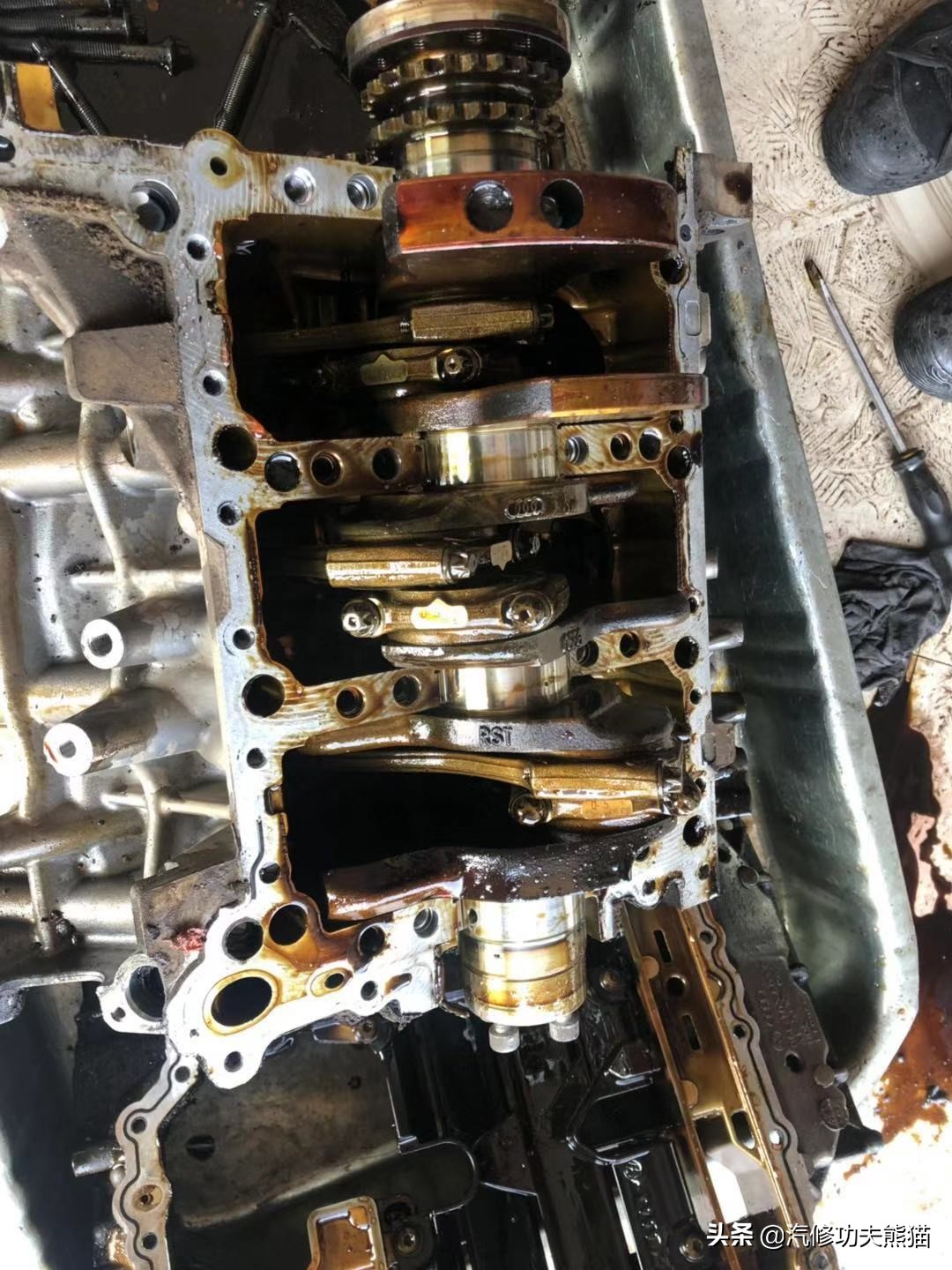 16款奥迪a6l2.5自吸发动机漏油,奥迪a6l2.4免拆烧机油处理靠谱吗