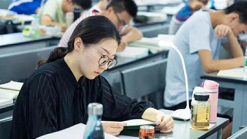 大学英语四六级考不过有什么影响,英语四六级怎么考也考不过