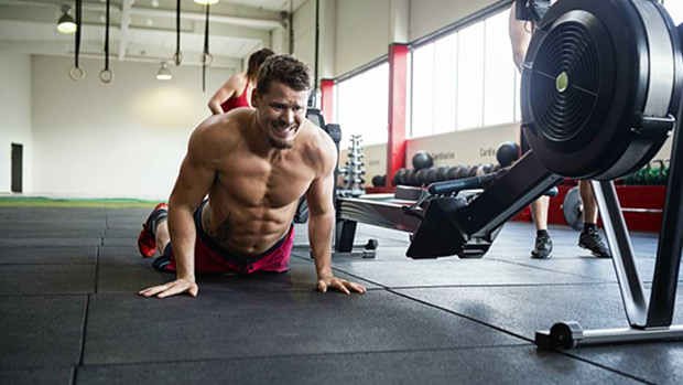 不要以为徒手健身很安全，这3个常见动作也隐藏了高受伤风险