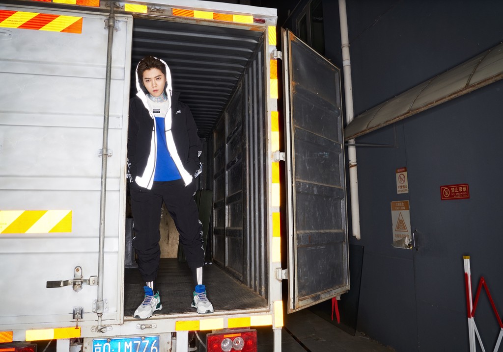 水原希子牛仔短裤,水原希子阿迪排扣短裤