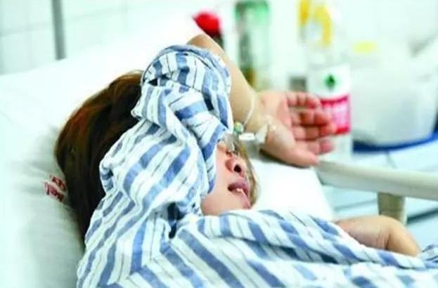 大学女生宿舍产子不是第一胎,舍友生了三胞胎