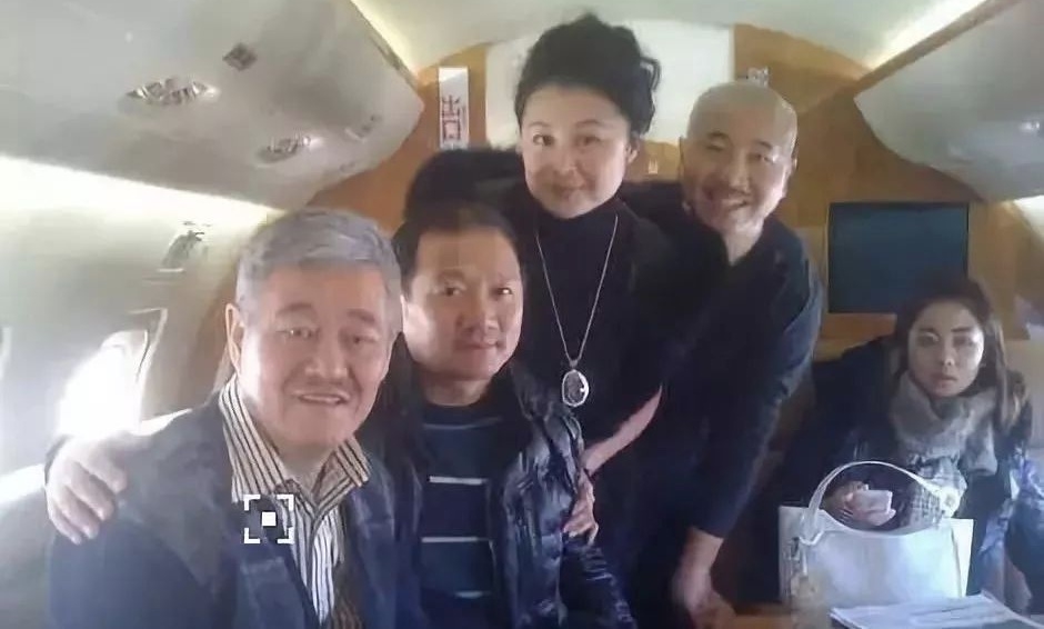 赵本山急流勇退的智慧,从万众瞩目到急流勇退