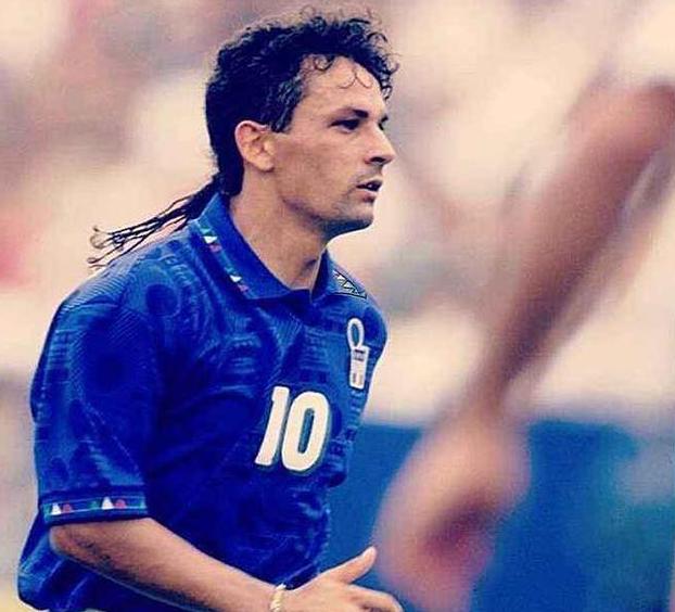 足坛三个巨星谁最厉害,足坛最伟大的十号球星图片