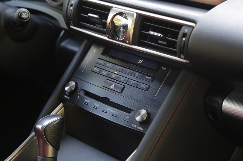 雷克萨斯IS300体验报告：我没法再做一个“肉人”