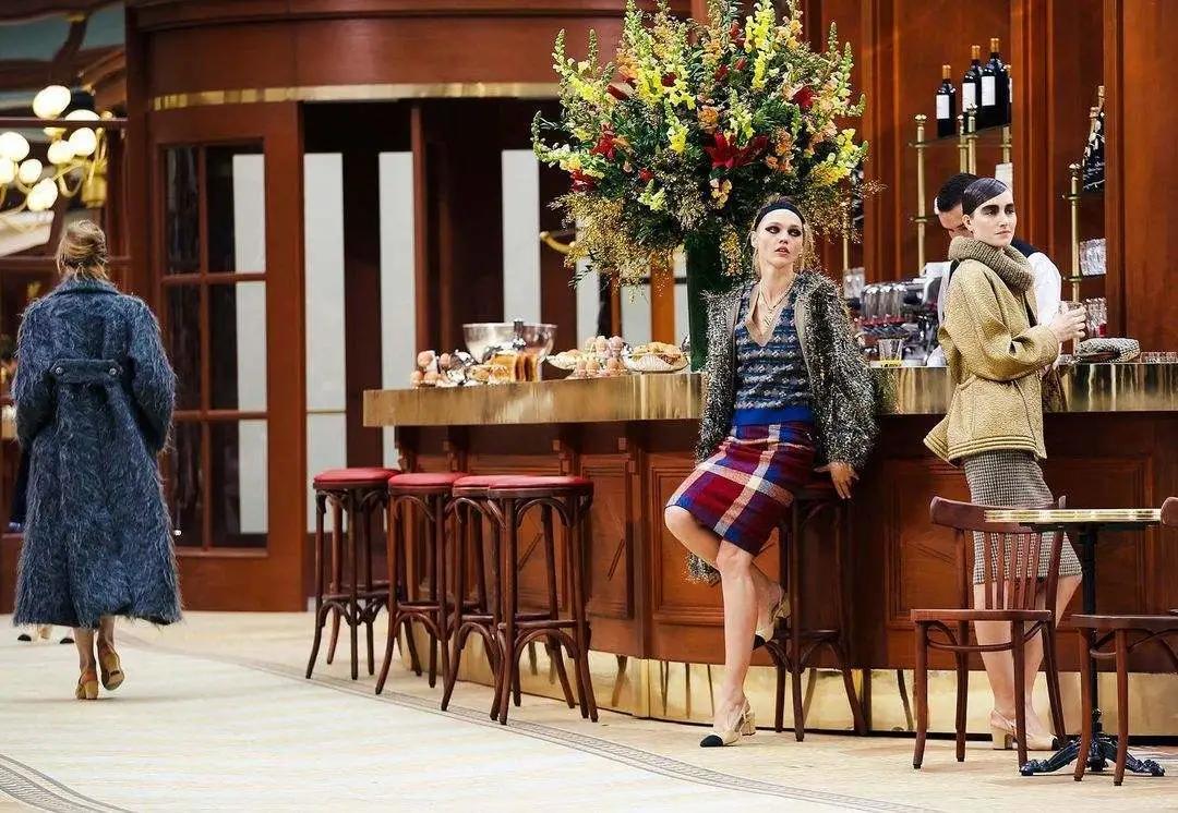 颠覆传统设计的时装秀,让你惊艳的时装秀场布置