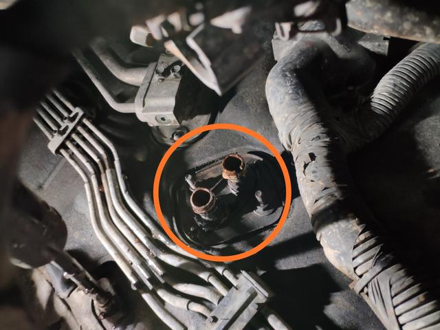 起亚狮跑暖气小水箱堵了咋办,起亚狮跑水箱炸裂