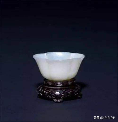 红楼梦的奢华与悲剧 (红楼梦是一部辛酸史)