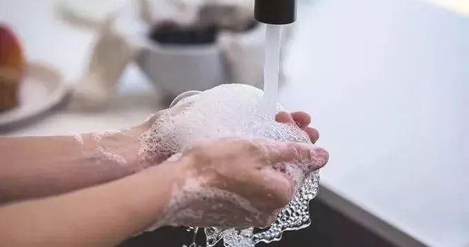 天天雨雨雨,小心肠道疾病缠上你