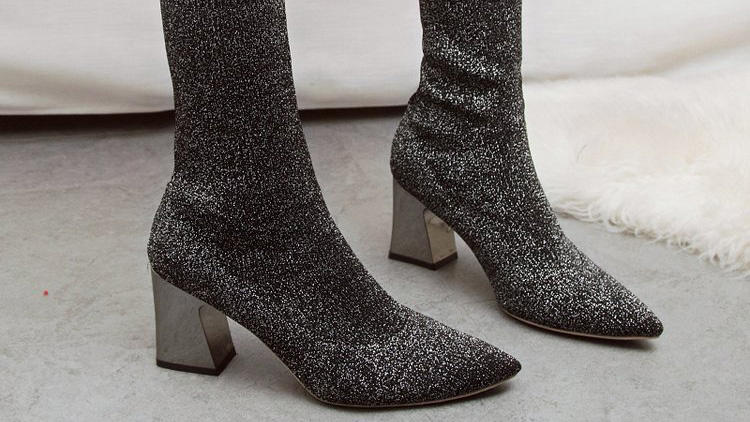 今年流行款女士短靴尖头,流行穿短靴优雅时尚美得更出众