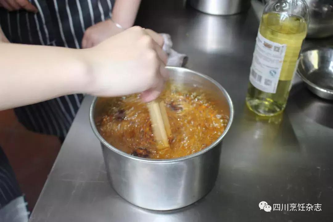 辣椒红油如何炼制,四川泸州古蔺的油辣椒怎么做