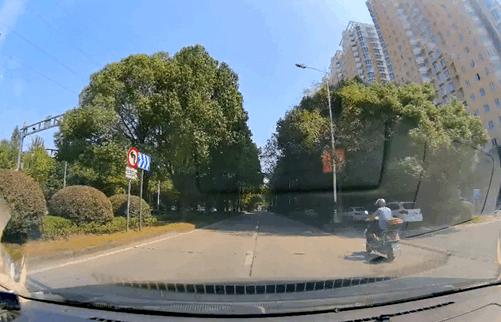 ADAS+云*子狗电**加持，养成开车好习惯—70迈智能行车记录仪M500