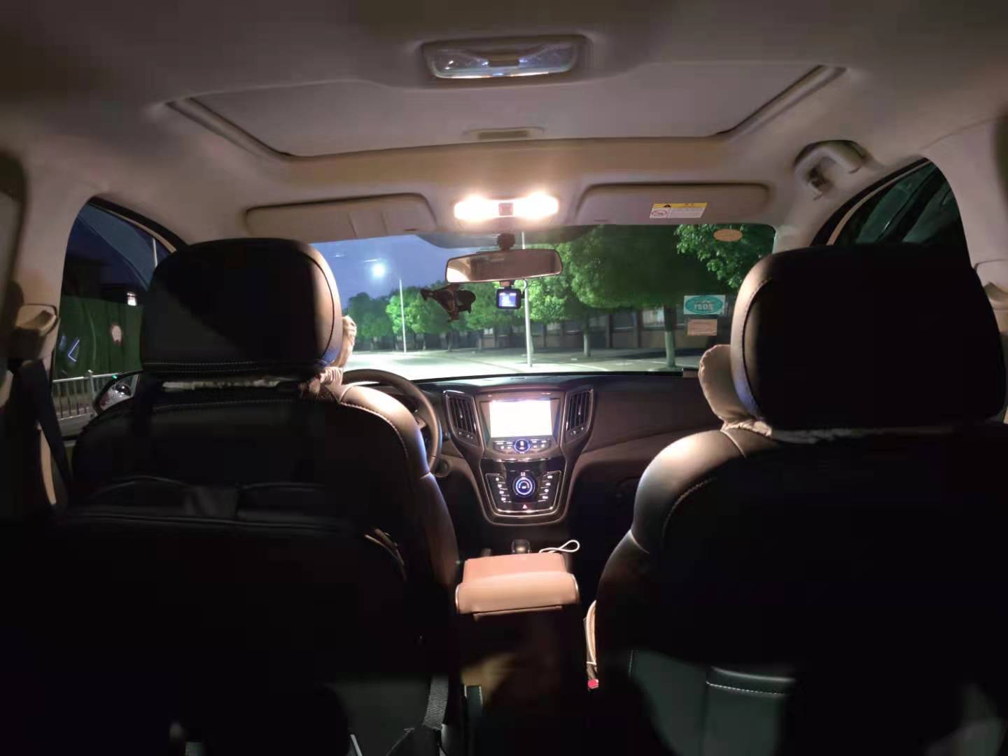 夏日晚上带娃运动,夏天带女儿晚上逛公园的视频