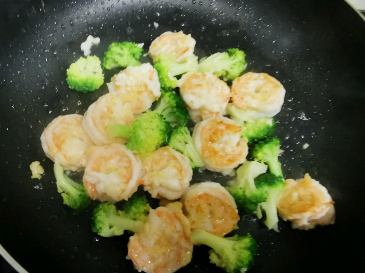 芒果可以和虾仁一起吃吗,虾仁和芒果能一起吃吗