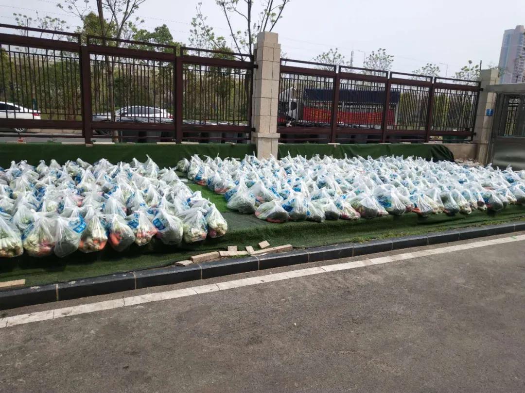 远亲不如近邻武汉福达坊集团特殊时期为市民稳价保供