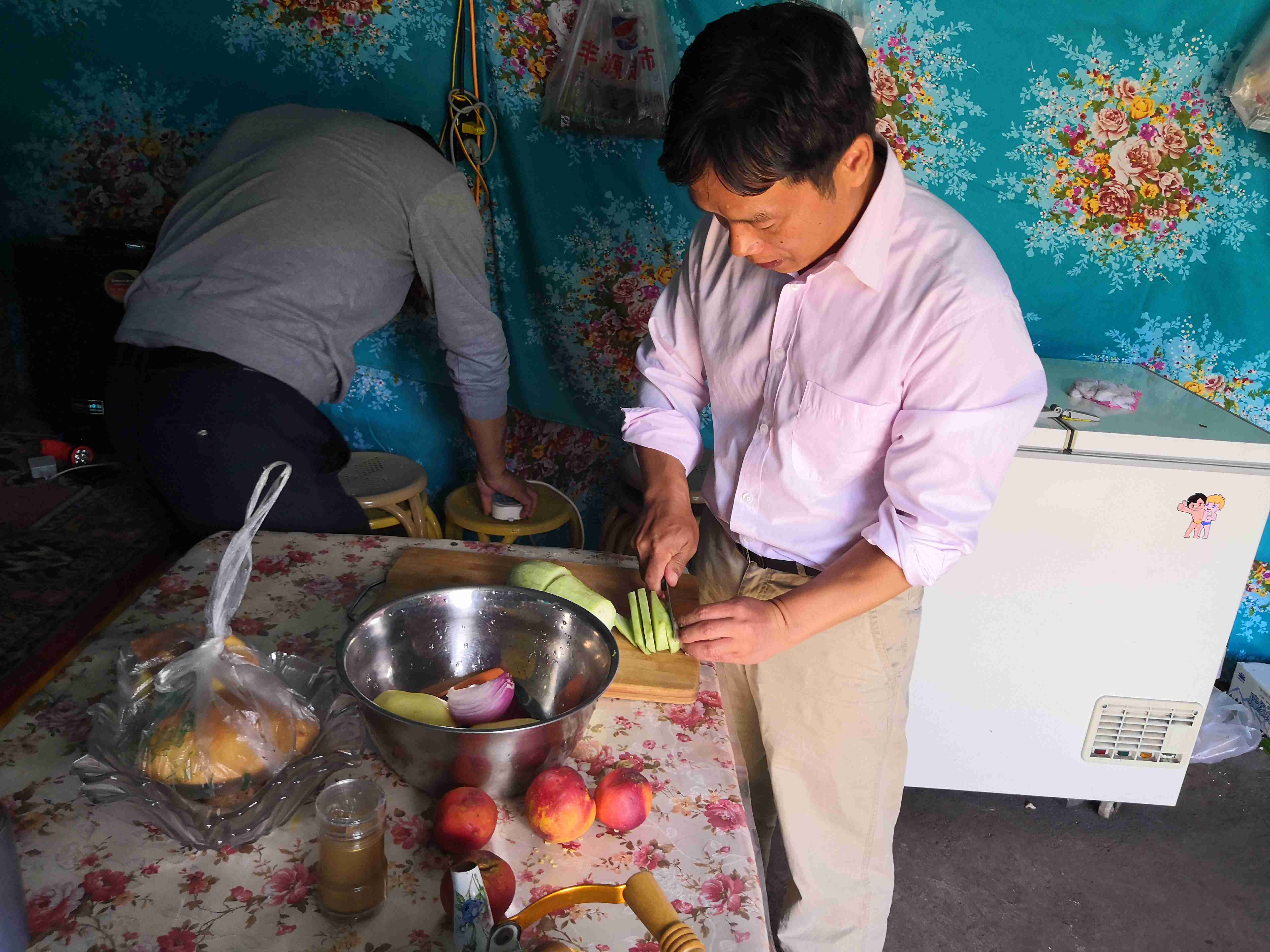 *疆新**蒙古包旅店老板，看他一天的收入多少，一个月就抵我一年工资