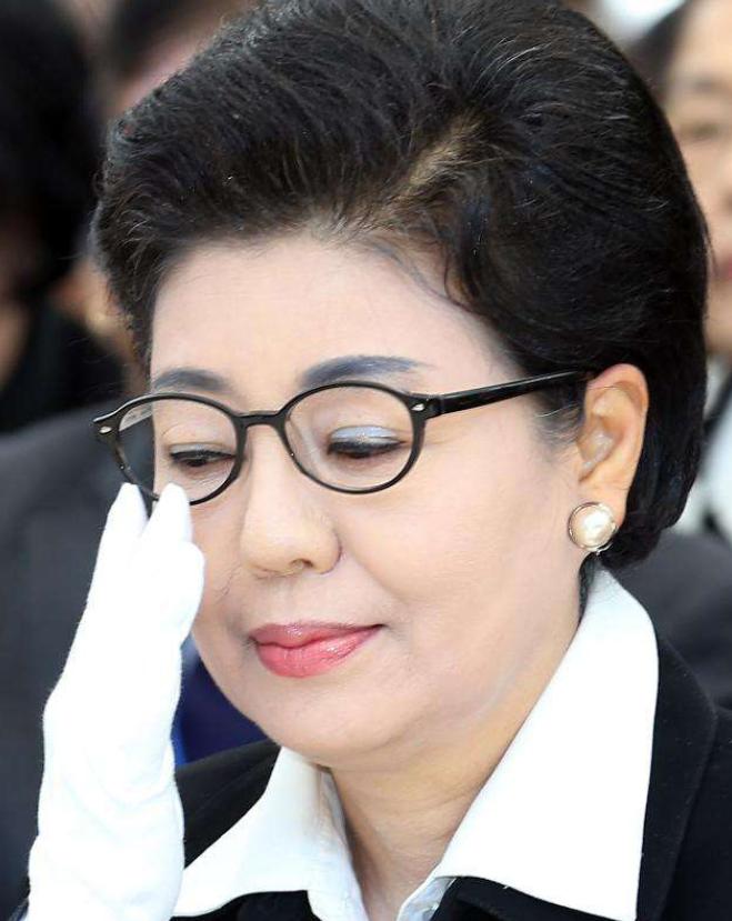 朴槿惠和妹妹弟弟的关系,朴槿惠兄弟姐弟